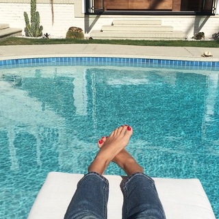 Keeley Hazell feet photo thumbnail