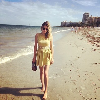 Keeley Hazell feet photo thumbnail