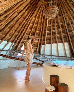 Keeley Hazell feet photo thumbnail