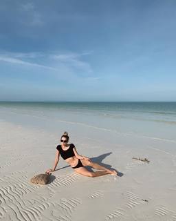 Keeley Hazell feet photo thumbnail