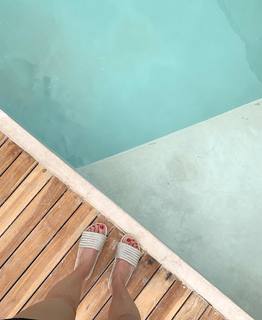 Keeley Hazell feet photo thumbnail