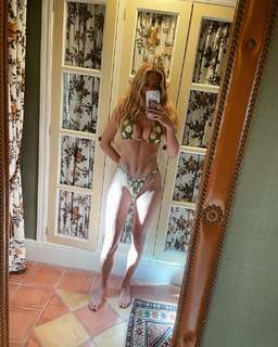 Keeley Hazell feet photo thumbnail