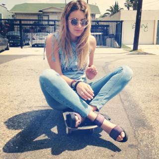 Keeley Hazell feet photo thumbnail