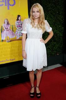 Keeley Hazell feet photo thumbnail