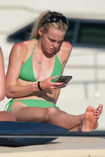 Keely Hodgkinson feet photo 7