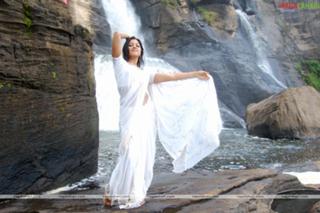 Keerthi Chawla feet photo 10