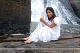 Keerthi Chawla feet photo 7