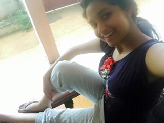 Keerthy Suresh feet photo thumbnail