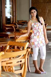 Keerthy Suresh feet photo thumbnail