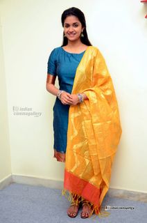 Keerthy Suresh feet photo thumbnail