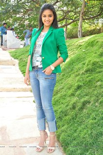 Keerthy Suresh feet photo thumbnail