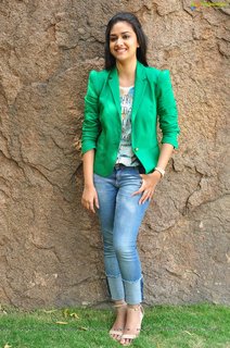 Keerthy Suresh feet photo thumbnail
