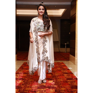 Keerthy Suresh feet photo thumbnail