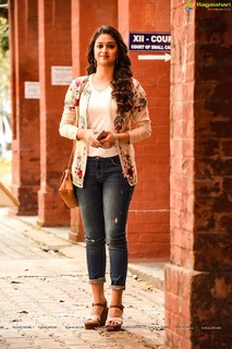 Keerthy Suresh feet photo thumbnail