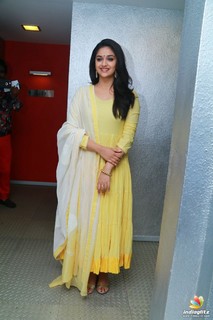 Keerthy Suresh feet photo thumbnail
