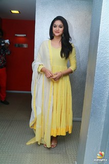Keerthy Suresh feet photo thumbnail