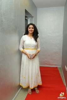 Keerthy Suresh feet photo thumbnail