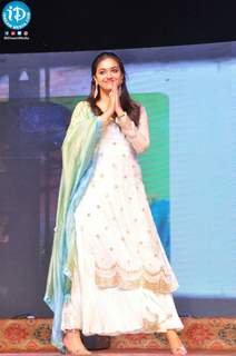 Keerthy Suresh feet photo thumbnail