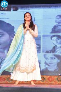 Keerthy Suresh feet photo thumbnail