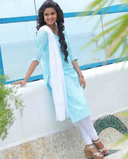 Keerthy Suresh feet photo thumbnail