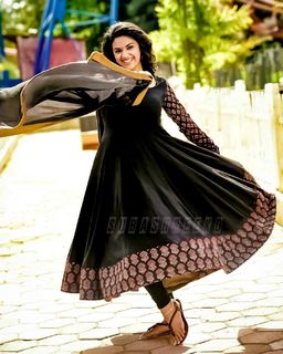 Keerthy Suresh feet photo thumbnail