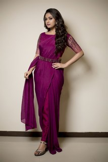 Keerthy Suresh feet photo thumbnail