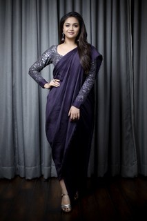 Keerthy Suresh feet photo thumbnail