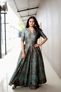 Keerthy Suresh feet photo thumbnail