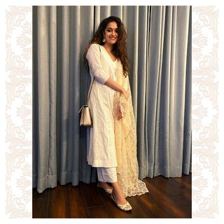 Keerthy Suresh feet photo thumbnail