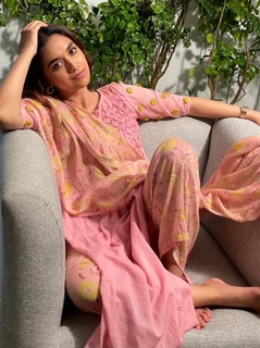 Keerthy Suresh feet photo thumbnail