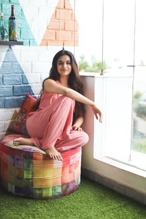 Keerthy Suresh feet photo thumbnail