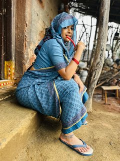 Keerthy Suresh feet photo thumbnail
