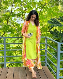 Keerthy Suresh feet photo thumbnail
