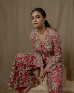 Keerthy Suresh feet photo thumbnail