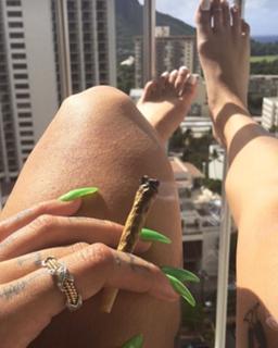 Kehlani Parrish feet photo thumbnail