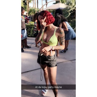 Kehlani Parrish feet photo thumbnail