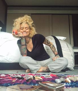 Kehlani Parrish feet photo thumbnail