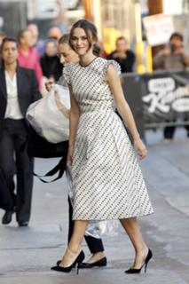 Keira Knightley feet photo thumbnail