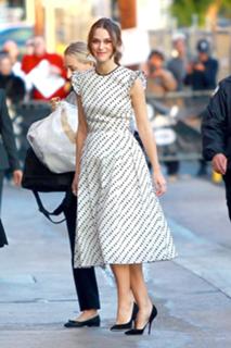 Keira Knightley feet photo thumbnail