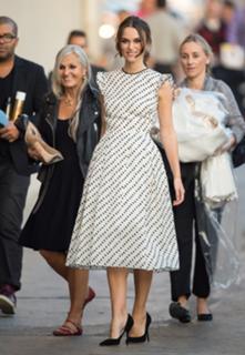 Keira Knightley feet photo thumbnail