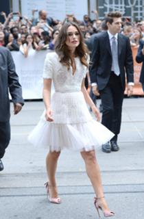 Keira Knightley feet photo thumbnail