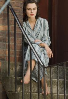 Keira Knightley feet photo thumbnail