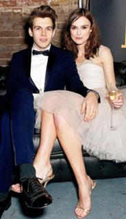 Keira Knightley feet photo thumbnail