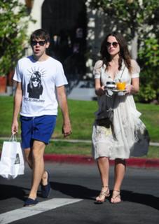 Keira Knightley feet photo thumbnail