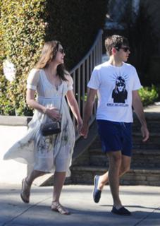 Keira Knightley feet photo thumbnail