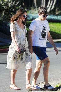 Keira Knightley feet photo thumbnail