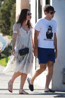 Keira Knightley feet photo thumbnail