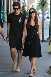 Keira Knightley feet photo thumbnail