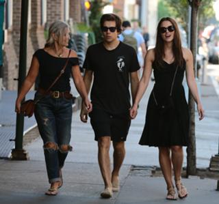 Keira Knightley feet photo thumbnail