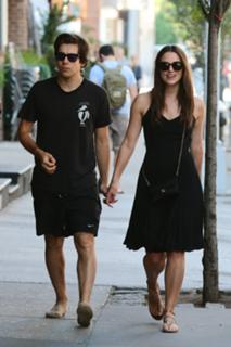 Keira Knightley feet photo thumbnail